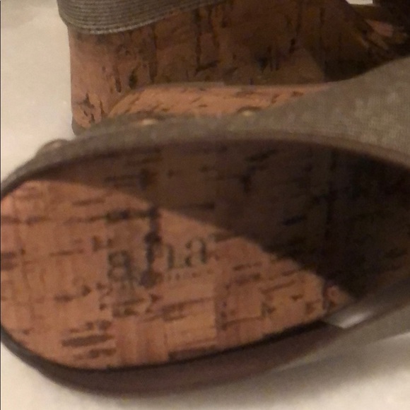 Shoes - Picture 5 of 5